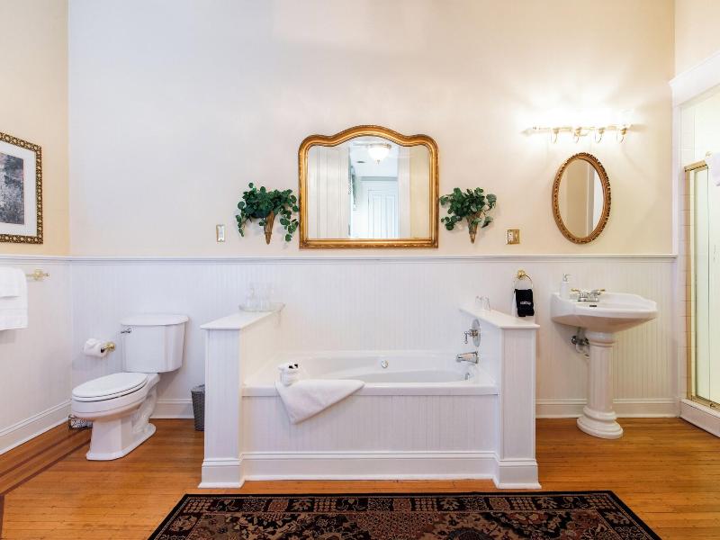 Dupont Mansion Bed Breakfast image