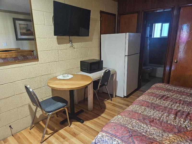 Branding Iron Motel image