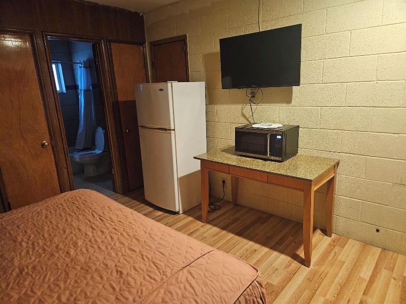 Branding Iron Motel image