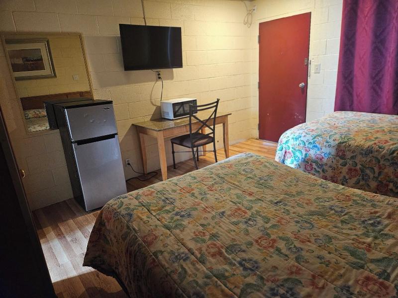 Branding Iron Motel image