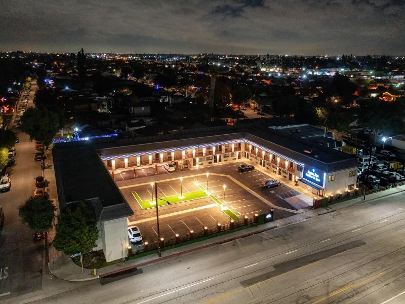 Aspire Inn Studios Spas — exterior view