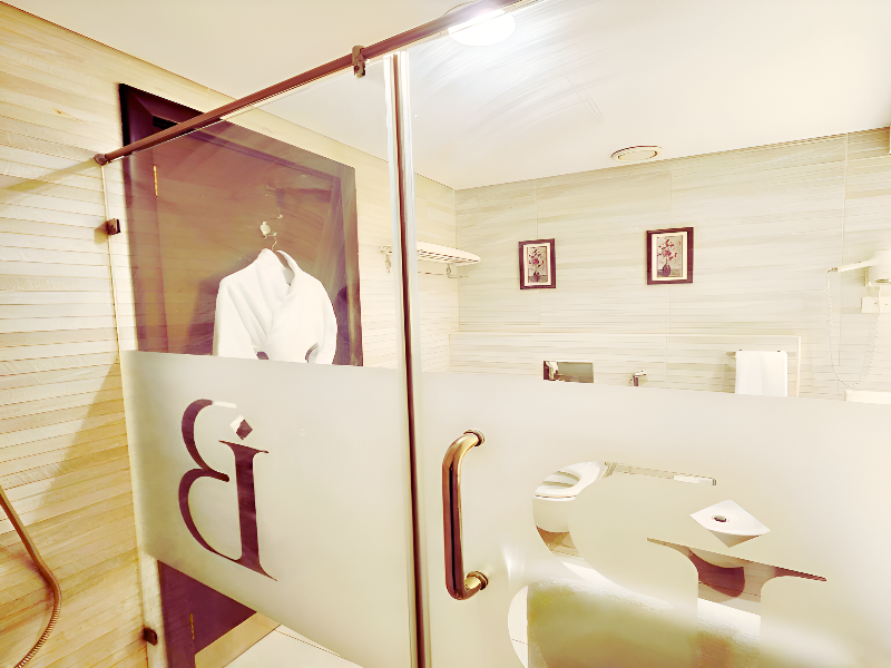 Bloom Hotel image