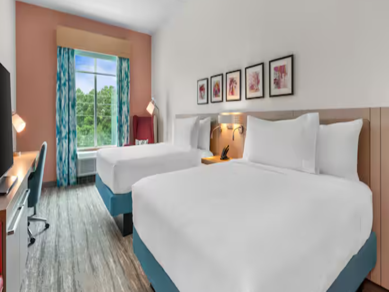 DOUBLE TWO QUEEN BEDS