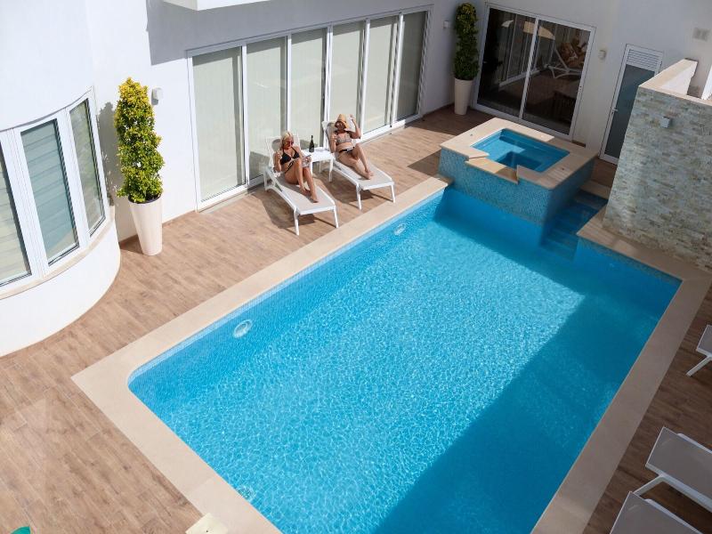 100 Boutique Living gallery photo 7