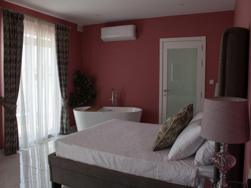 100 Boutique Living gallery photo 8