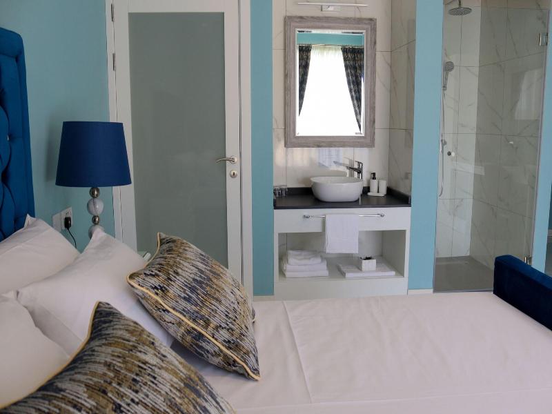 100 Boutique Living gallery photo 9