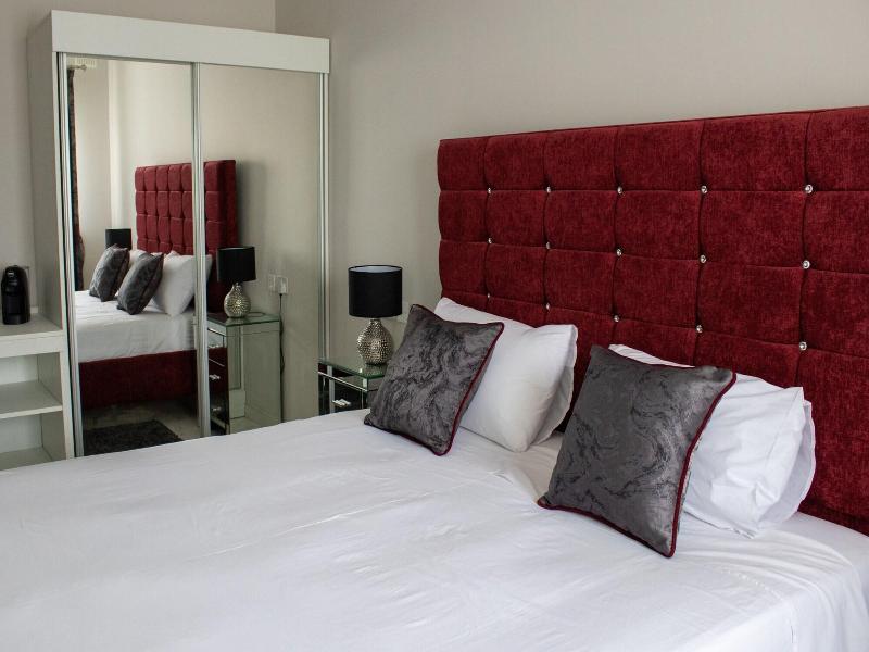 100 Boutique Living gallery photo 12