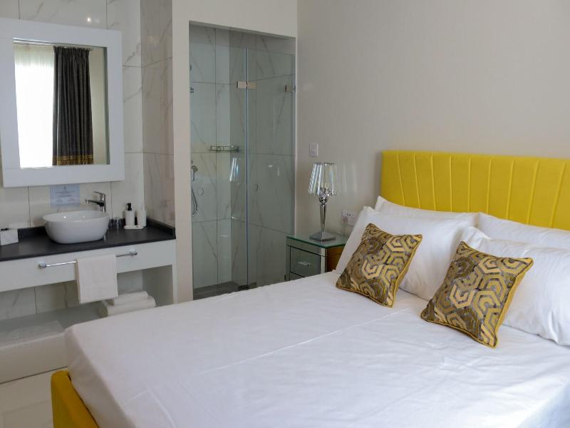 100 Boutique Living gallery photo 14