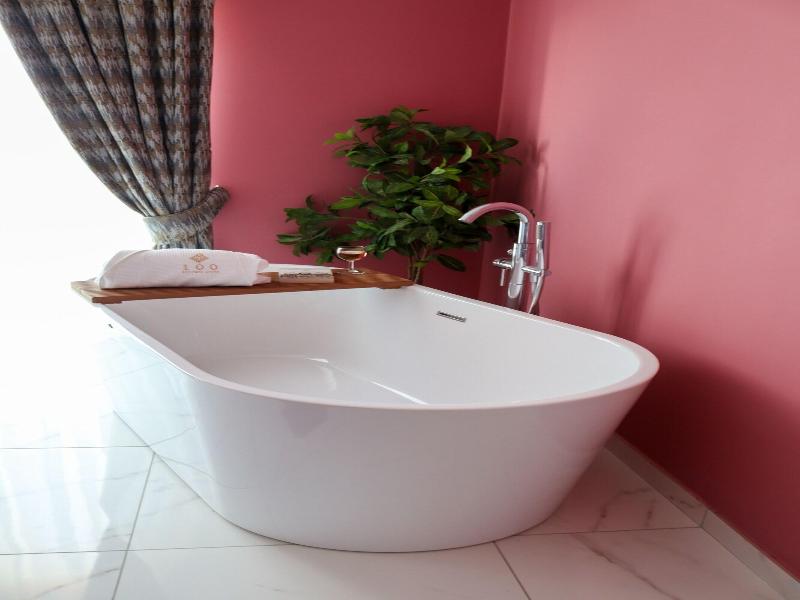 100 Boutique Living gallery photo 18