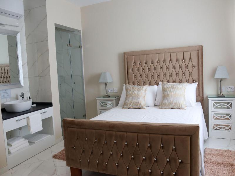 100 Boutique Living gallery photo 24