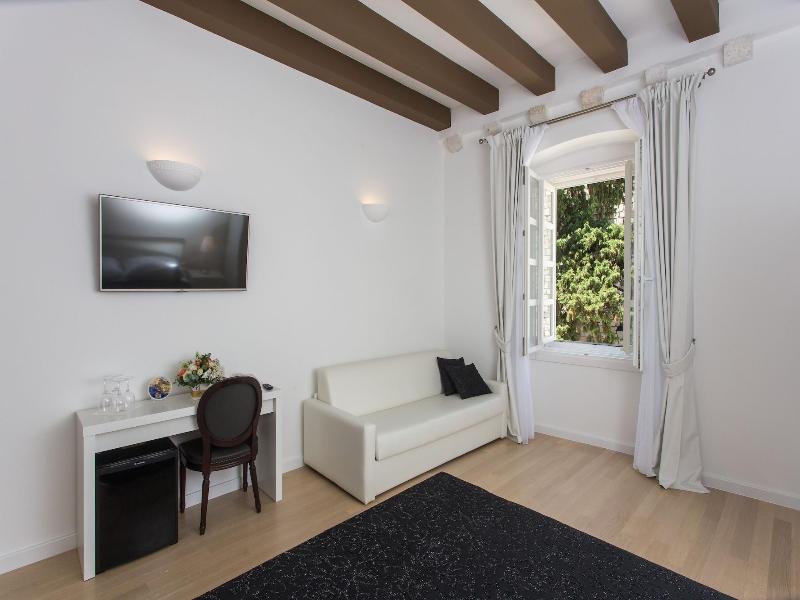 Klarisa Palace Rooms image