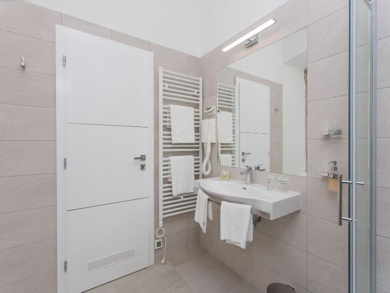Klarisa Palace Rooms image