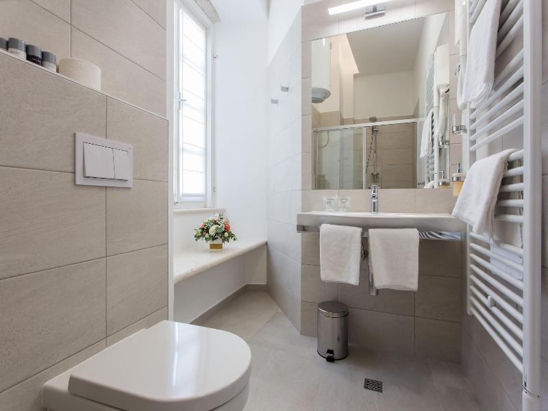 Klarisa Palace Rooms image