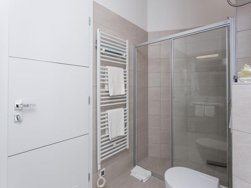 Klarisa Palace Rooms image