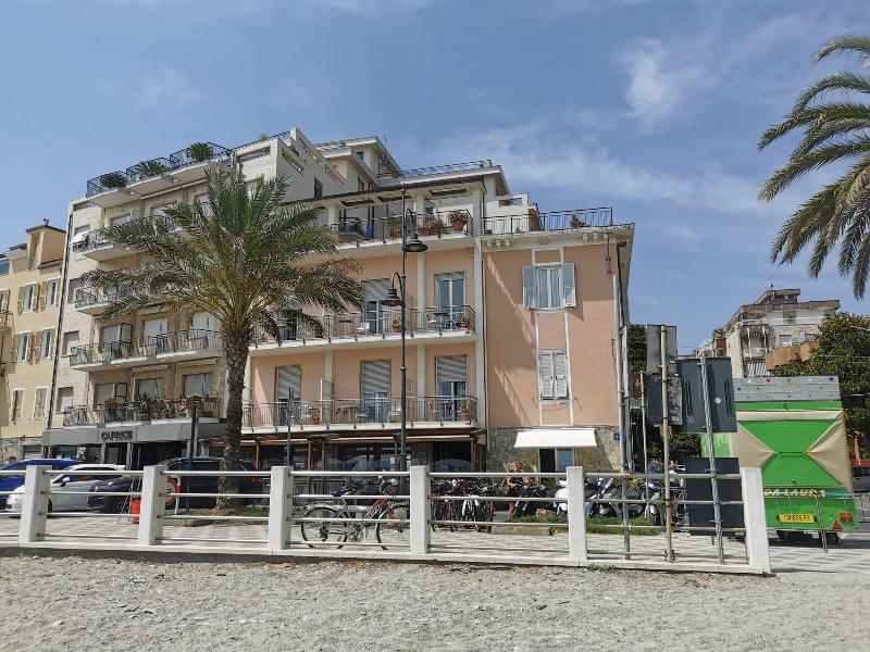 Albium Hotel image