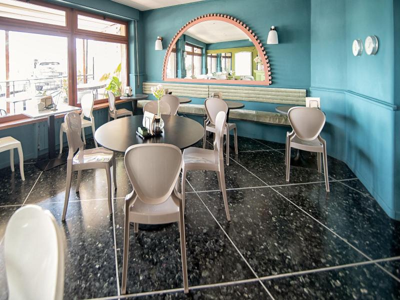 Albium Hotel image