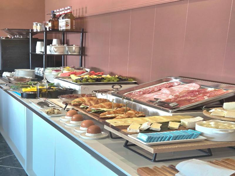 Albium Hotel image