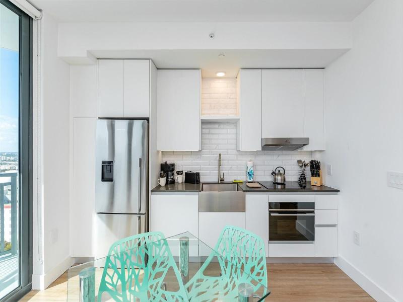 Global Luxury Suites Miami Worldcenter image