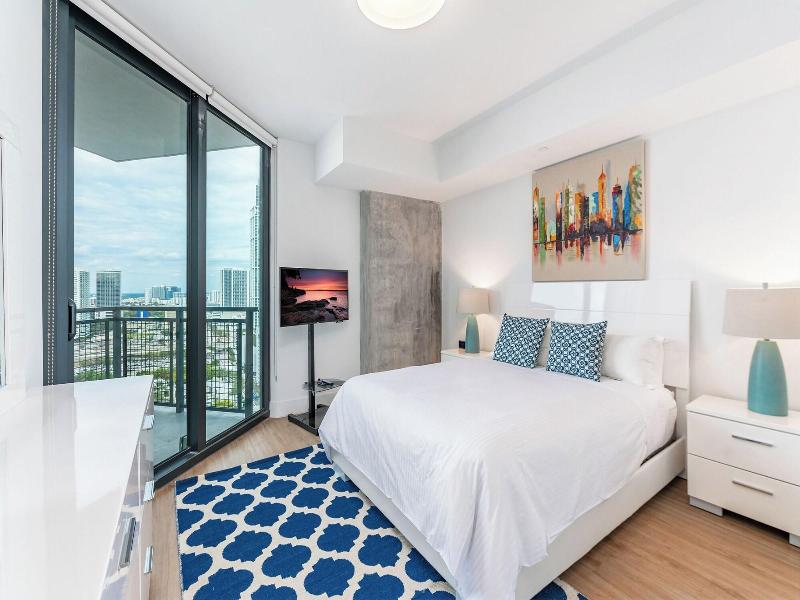 Global Luxury Suites Miami Worldcenter image