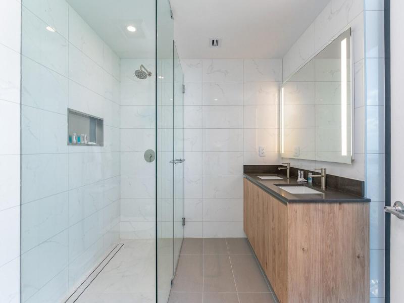 Global Luxury Suites Miami Worldcenter image