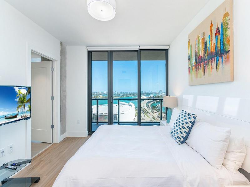 Global Luxury Suites Miami Worldcenter image