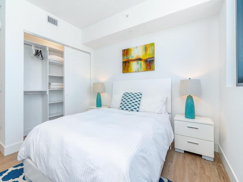 Global Luxury Suites Miami Worldcenter image