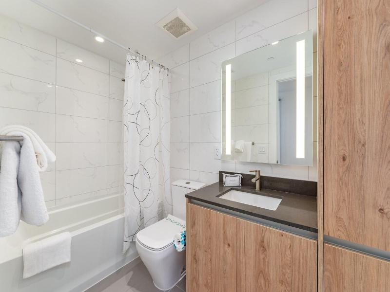 Global Luxury Suites Miami Worldcenter image