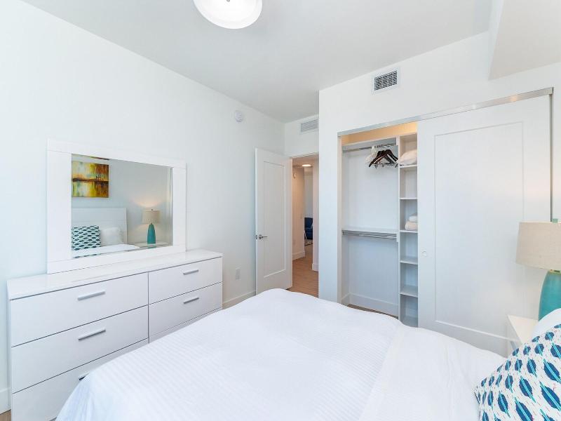Global Luxury Suites Miami Worldcenter image