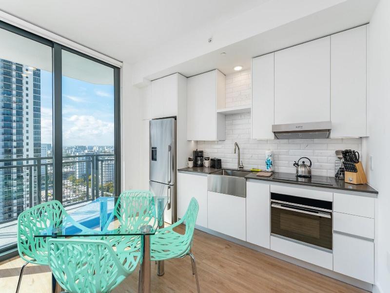 Global Luxury Suites Miami Worldcenter image