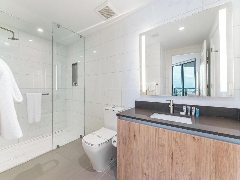 Global Luxury Suites Miami Worldcenter image
