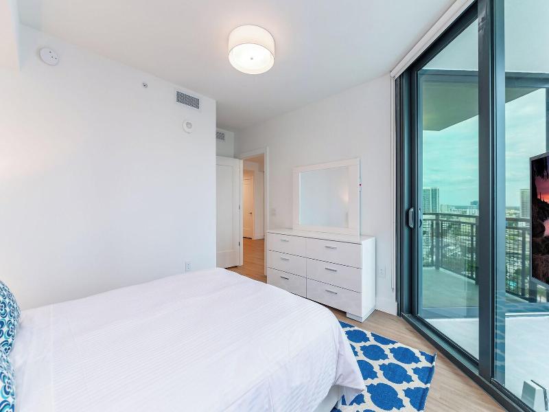 Global Luxury Suites Miami Worldcenter image