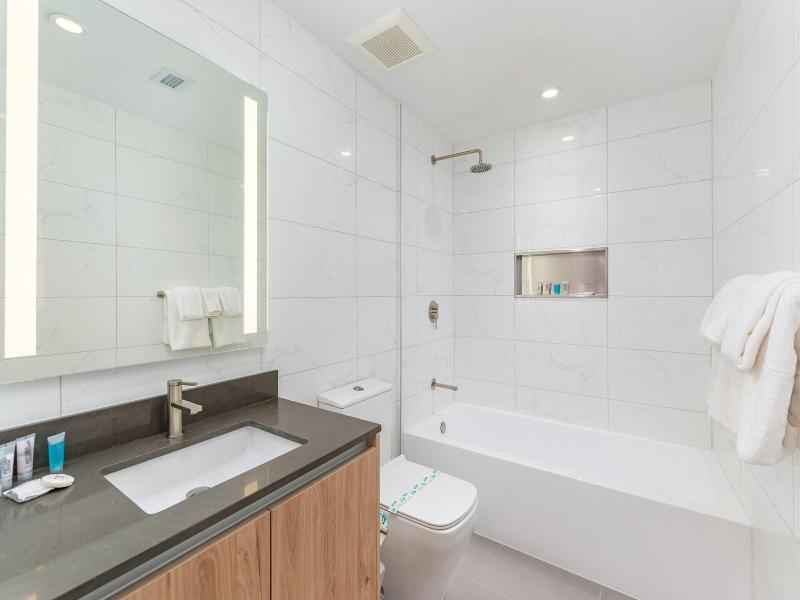 Global Luxury Suites Miami Worldcenter image