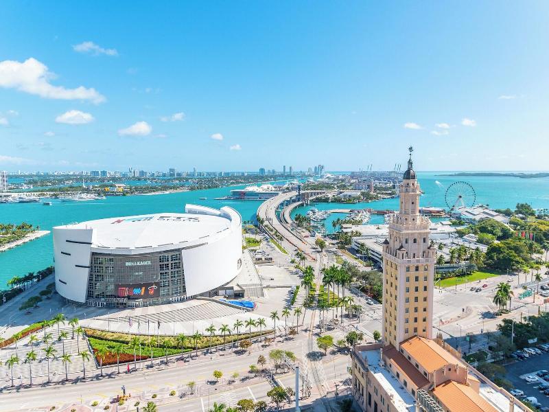 Global Luxury Suites Miami Worldcenter image