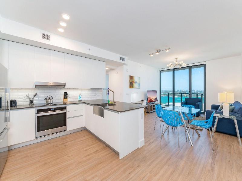 Global Luxury Suites Miami Worldcenter image