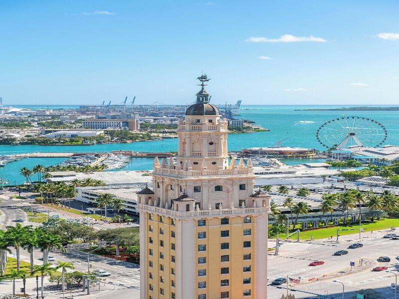 Global Luxury Suites Miami Worldcenter image
