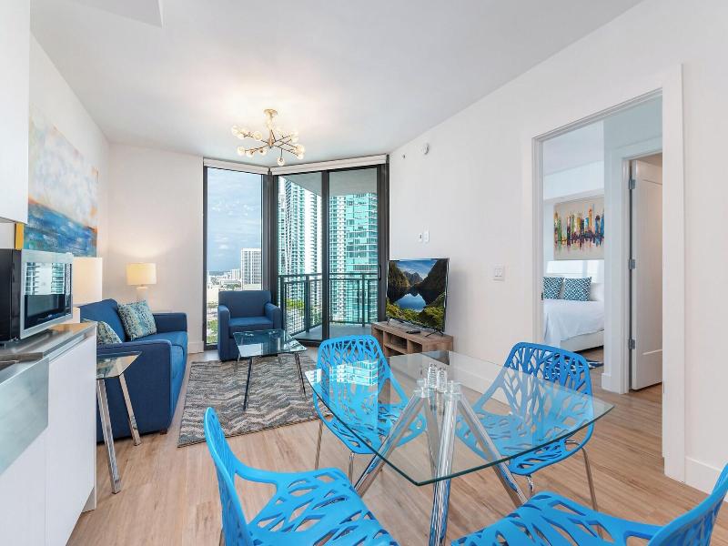 Global Luxury Suites Miami Worldcenter image