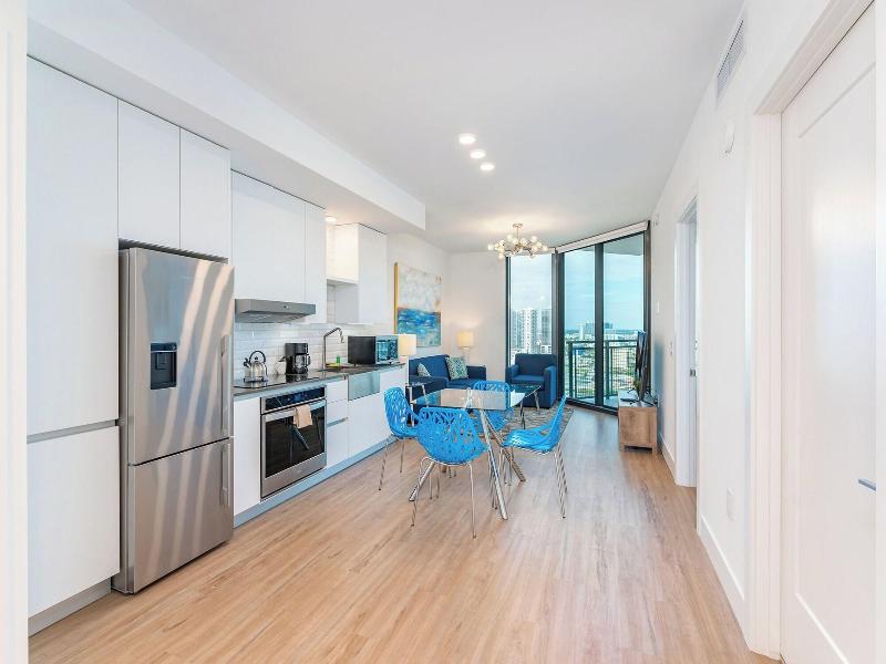Global Luxury Suites Miami Worldcenter image