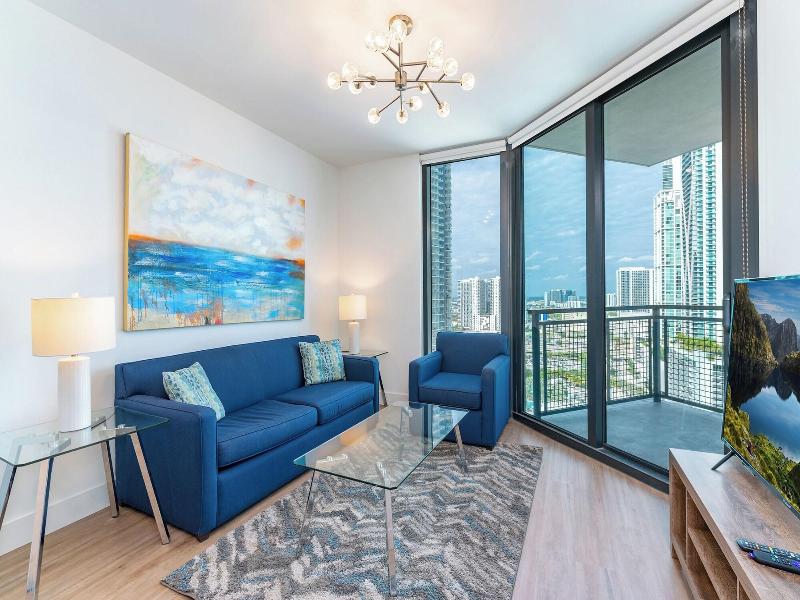 Global Luxury Suites Miami Worldcenter image