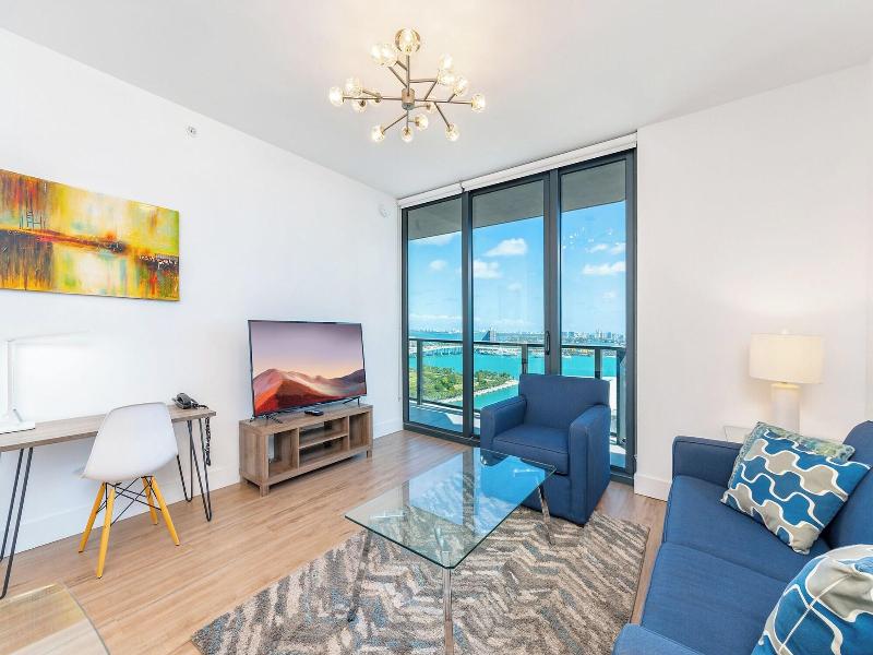 Global Luxury Suites Miami Worldcenter image