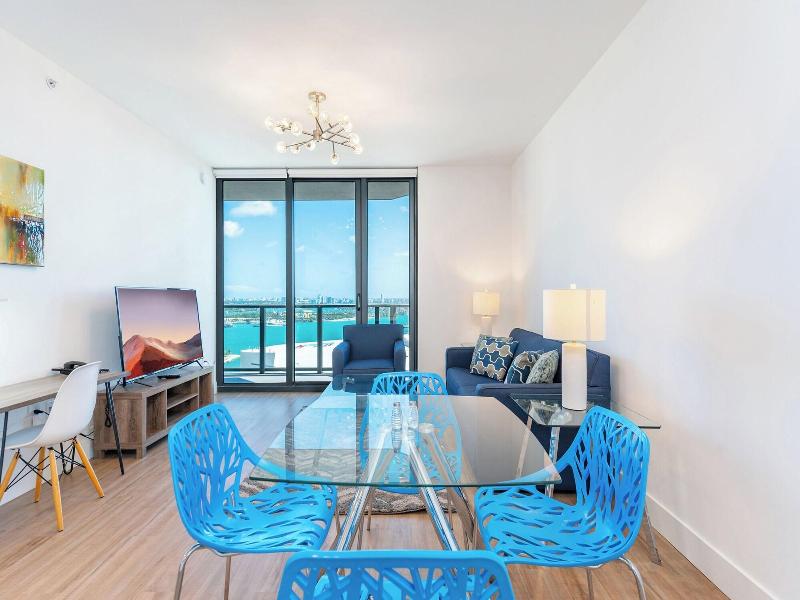 Global Luxury Suites Miami Worldcenter image