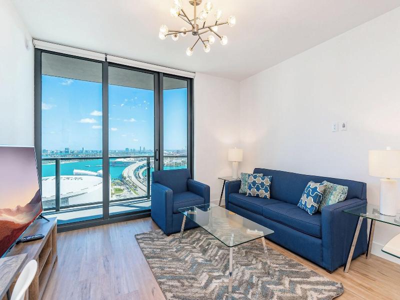 Global Luxury Suites Miami Worldcenter image