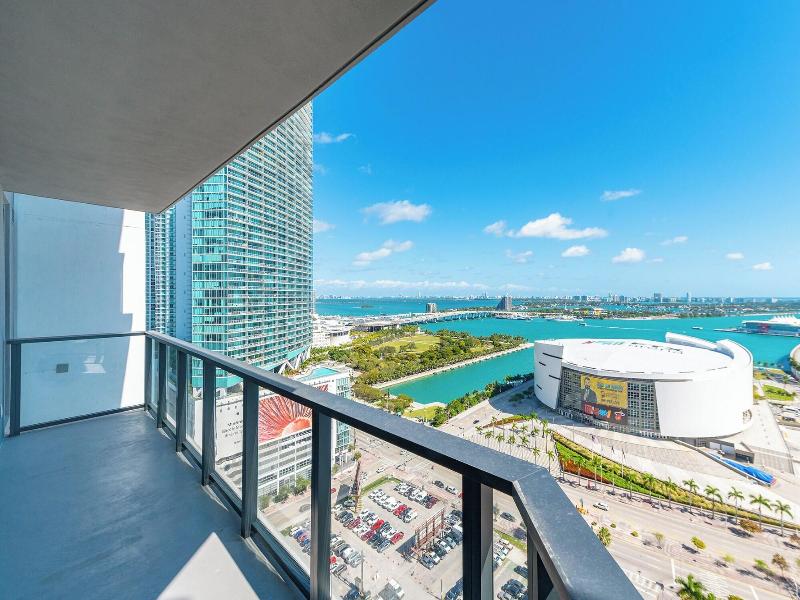 Global Luxury Suites Miami Worldcenter image