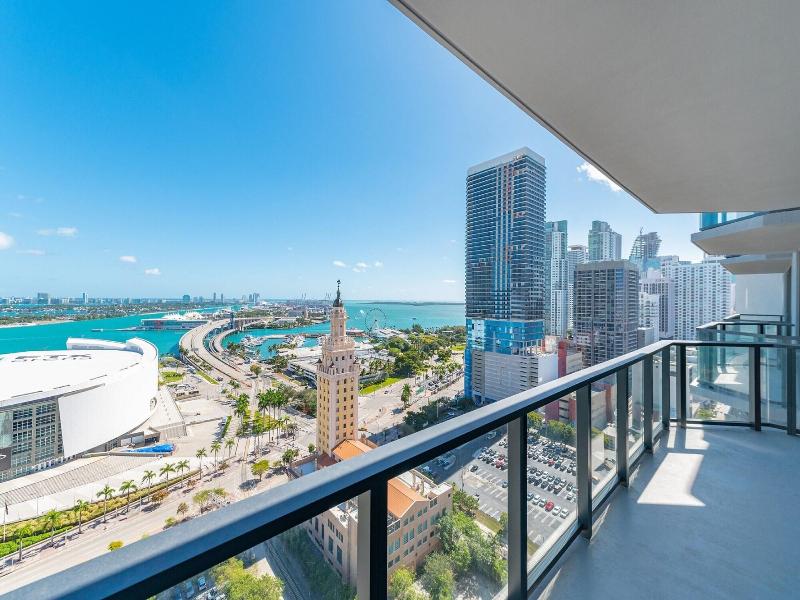 Global Luxury Suites Miami Worldcenter image