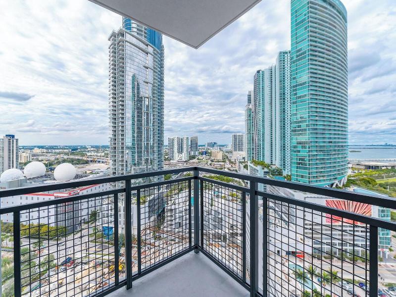 Global Luxury Suites Miami Worldcenter image