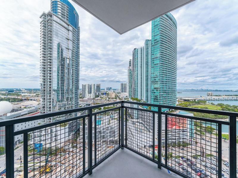 Global Luxury Suites Miami Worldcenter image