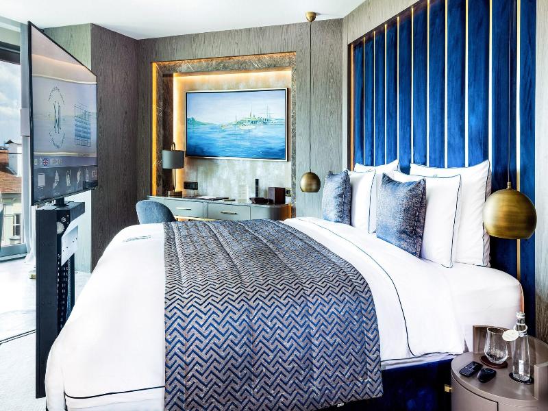 The Maestro Hotel image