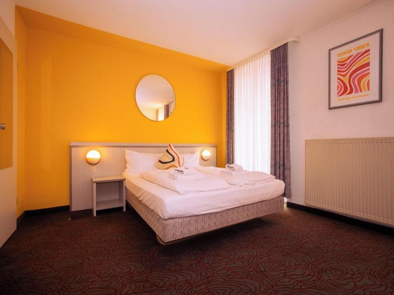 Hessenland Hotel By Stay Awesome image