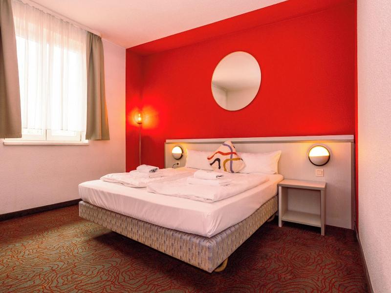 Hessenland Hotel By Stay Awesome image