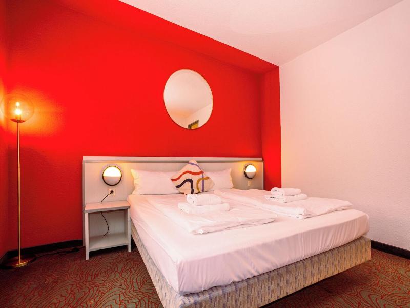 Hessenland Hotel By Stay Awesome image