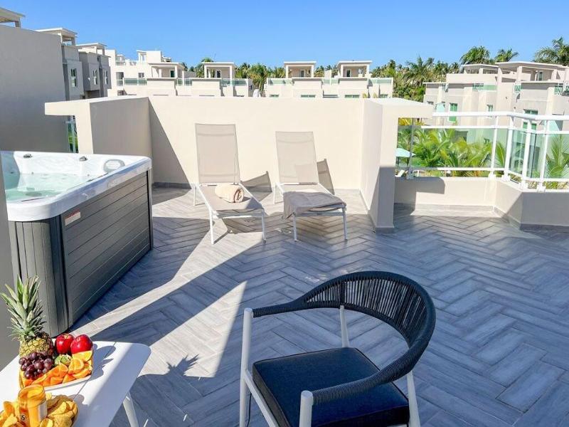 Playa Palmera Beach Resort image
